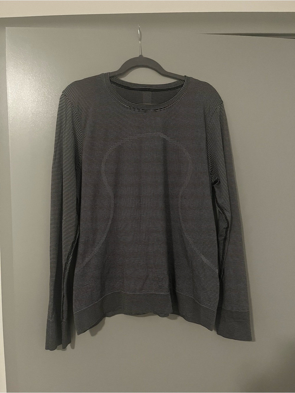 Lululemon Relaxed Black and White Striped Swiftly - Size 14
